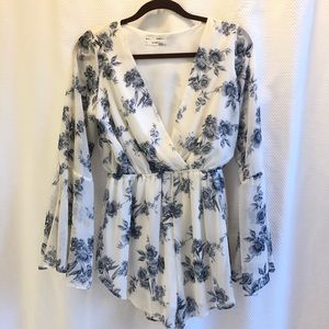 Blue & White floral romper size XS